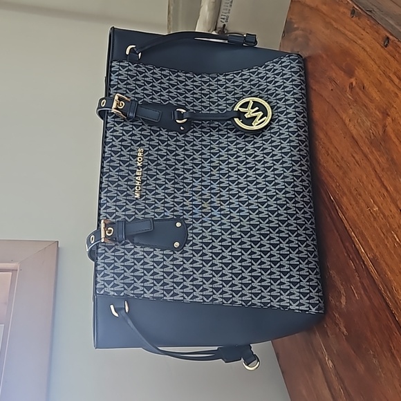 Michael Kors Tote - Picture 1 of 7